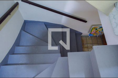 Casa à venda com 190m², 2 quartos e 3 vagas Casa à venda com 190m², 2 quartos e 3 vagasEscada