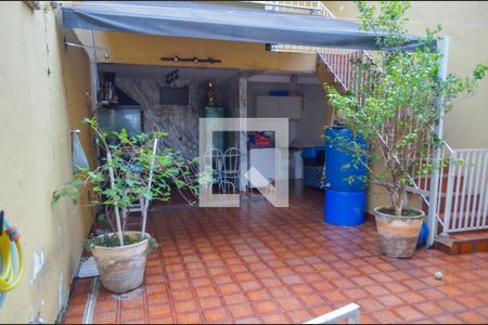 Casa à venda com 190m², 2 quartos e 3 vagas Casa à venda com 190m², 2 quartos e 3 vagasQuintal