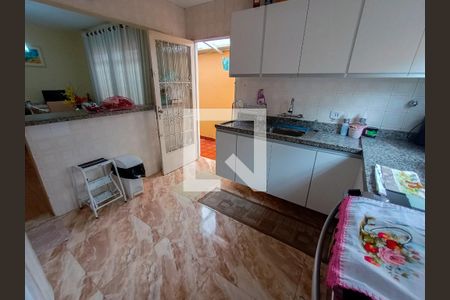 Casa à venda com 190m², 2 quartos e 3 vagas Casa à venda com 190m², 2 quartos e 3 vagasCozinha
