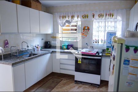 Casa à venda com 190m², 2 quartos e 3 vagas Casa à venda com 190m², 2 quartos e 3 vagasCozinha