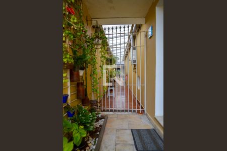 Casa à venda com 190m², 2 quartos e 3 vagas Casa à venda com 190m², 2 quartos e 3 vagasCorredor