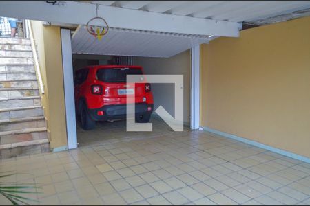 Casa à venda com 190m², 2 quartos e 3 vagas Casa à venda com 190m², 2 quartos e 3 vagasGaragem