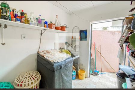 Casa à venda com 120m², 4 quartos e 1 vagaÁrea de serviço 