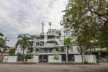 Apartamento para alugar com 205m², 4 quartos e 2 vagas Apartamento para alugar com 205m², 4 quartos e 2 vagasFachada