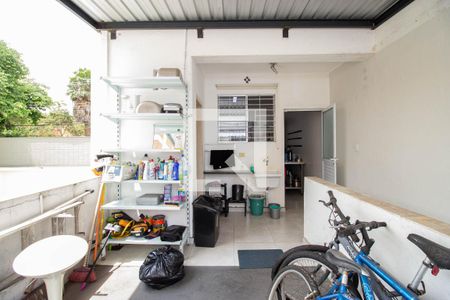 Casa à venda com 240m², 2 quartos e 1 vagaÁrea de Serviço