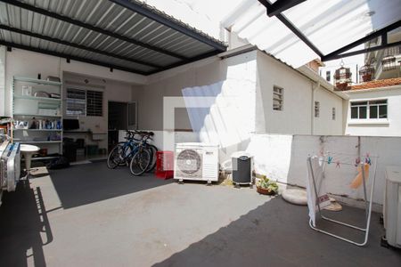 Casa à venda com 240m², 2 quartos e 1 vagaQuintal