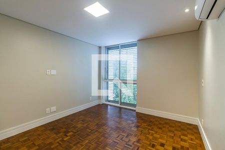 Apartamento à venda com 184m², 3 quartos e 1 vagaSuíte