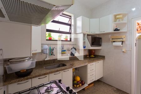 Casa à venda com 360m², 5 quartos e 3 vagas Casa à venda com 360m², 5 quartos e 3 vagasCozinha