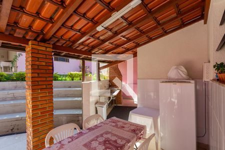 Casa à venda com 360m², 5 quartos e 3 vagas Casa à venda com 360m², 5 quartos e 3 vagasQuintal