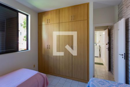 Casa à venda com 360m², 5 quartos e 3 vagas Casa à venda com 360m², 5 quartos e 3 vagasQuarto de Serviço