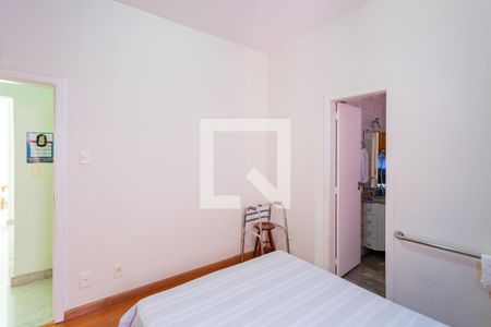 Casa à venda com 360m², 5 quartos e 3 vagas Casa à venda com 360m², 5 quartos e 3 vagasQuarto 4 - Suíte