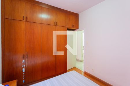 Casa à venda com 360m², 5 quartos e 3 vagas Casa à venda com 360m², 5 quartos e 3 vagasQuarto 4 - Suíte