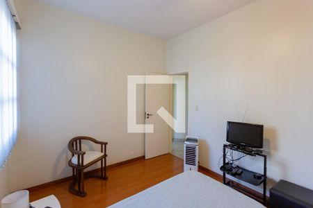 Casa à venda com 360m², 5 quartos e 3 vagas Casa à venda com 360m², 5 quartos e 3 vagasQuarto 2