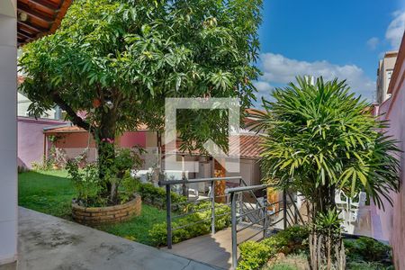 Casa à venda com 360m², 5 quartos e 3 vagas Casa à venda com 360m², 5 quartos e 3 vagasQuintal