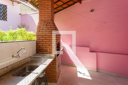 Casa à venda com 360m², 5 quartos e 3 vagas Casa à venda com 360m², 5 quartos e 3 vagasChurrasqueira