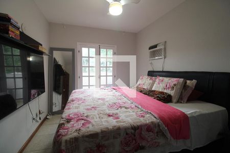 Casa de condomínio à venda com 250m², 3 quartos e 3 vagas Casa de condomínio à venda com 250m², 3 quartos e 3 vagasSuíte