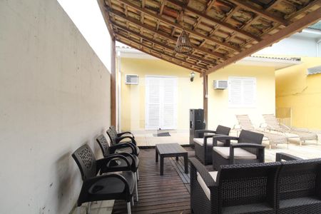 Casa de condomínio à venda com 250m², 3 quartos e 3 vagas Casa de condomínio à venda com 250m², 3 quartos e 3 vagasÁrea externa
