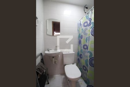 Casa de condomínio à venda com 250m², 3 quartos e 3 vagas Casa de condomínio à venda com 250m², 3 quartos e 3 vagasBanheiro de serviço