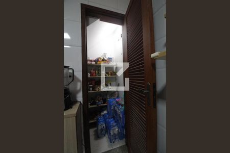 Casa de condomínio à venda com 250m², 3 quartos e 3 vagas Casa de condomínio à venda com 250m², 3 quartos e 3 vagasCozinha e Área de Serviço