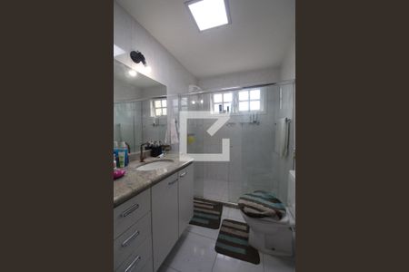 Casa de condomínio à venda com 250m², 3 quartos e 3 vagas Casa de condomínio à venda com 250m², 3 quartos e 3 vagasBanheiro da Suíte