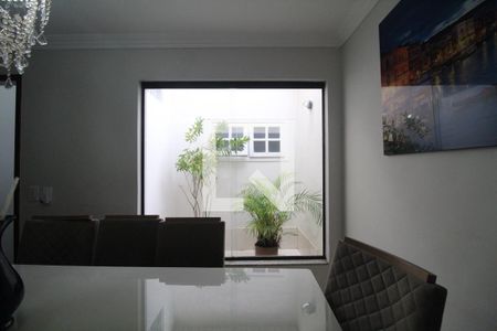Casa de condomínio à venda com 250m², 3 quartos e 3 vagas Casa de condomínio à venda com 250m², 3 quartos e 3 vagasSala de Jantar