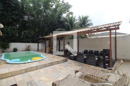 Casa de condomínio à venda com 250m², 3 quartos e 3 vagas Casa de condomínio à venda com 250m², 3 quartos e 3 vagasÁrea externa