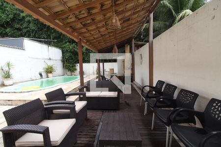 Casa de condomínio à venda com 250m², 3 quartos e 3 vagas Casa de condomínio à venda com 250m², 3 quartos e 3 vagasÁrea externa