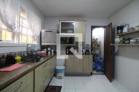 Casa de condomínio à venda com 250m², 3 quartos e 3 vagas Casa de condomínio à venda com 250m², 3 quartos e 3 vagasCozinha e Área de Serviço