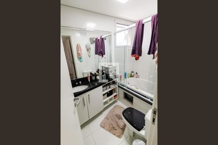 Apartamento à venda com 76m², 2 quartos e 2 vagas Apartamento à venda com 76m², 2 quartos e 2 vagasBanheiro da Suíte
