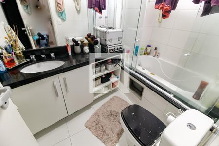 Apartamento à venda com 76m², 2 quartos e 2 vagas Apartamento à venda com 76m², 2 quartos e 2 vagasBanheiro da Suíte