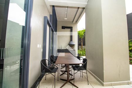 Apartamento para alugar com 38m², 1 quarto e sem vaga Apartamento para alugar com 38m², 1 quarto e sem vagaÁrea comum - Mesa da área da churrasqueira