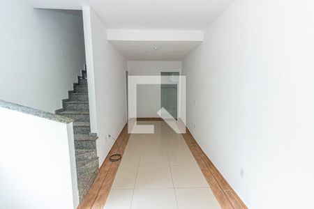 Sala de casa para alugar com 2 quartos, 100m² em Vila Kosmos, Rio de Janeiro