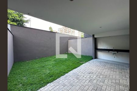 Casa de condomínio à venda com 218m², 3 quartos e 2 vagasQuintal