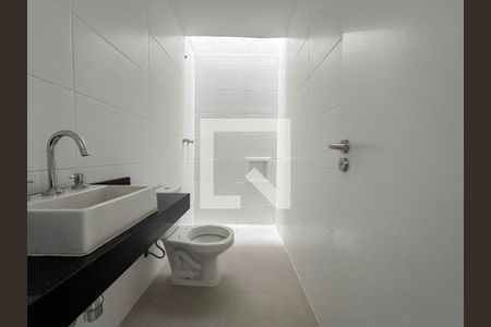 Casa de condomínio à venda com 218m², 3 quartos e 2 vagasBanheiro Social