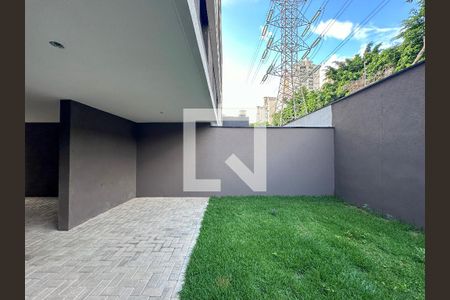 Casa de condomínio à venda com 218m², 3 quartos e 2 vagasQuintal
