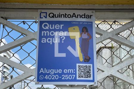 Casa à venda com 200m², 7 quartos e 3 vagas Casa à venda com 200m², 7 quartos e 3 vagasFachada