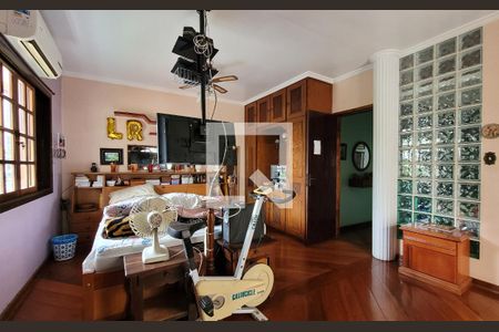 Casa à venda com 249m², 3 quartos e 4 vagas Casa à venda com 249m², 3 quartos e 4 vagasSuíte