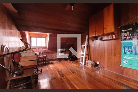 Casa à venda com 249m², 3 quartos e 4 vagas Casa à venda com 249m², 3 quartos e 4 vagasSotão