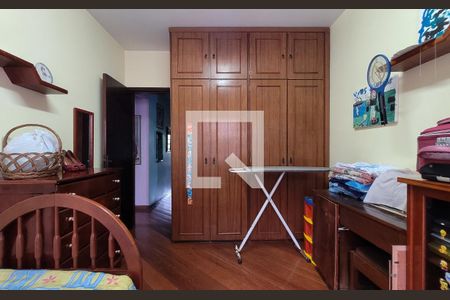 Casa à venda com 249m², 3 quartos e 4 vagas Casa à venda com 249m², 3 quartos e 4 vagasQuarto 2