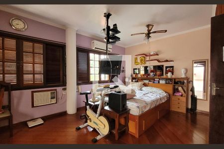 Casa à venda com 249m², 3 quartos e 4 vagas Casa à venda com 249m², 3 quartos e 4 vagasSuíte