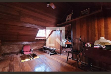 Casa à venda com 249m², 3 quartos e 4 vagas Casa à venda com 249m², 3 quartos e 4 vagasSotão