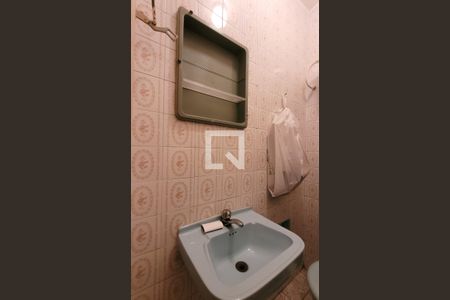 Casa à venda com 249m², 3 quartos e 4 vagas Casa à venda com 249m², 3 quartos e 4 vagasBanheiro