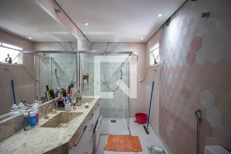 Casa à venda com 700m², 3 quartos e 5 vagasBanheiro da Suíte 1