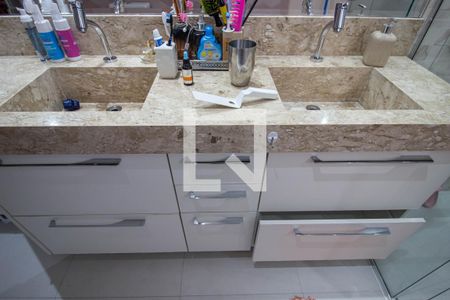 Casa à venda com 700m², 3 quartos e 5 vagasBanheiro da Suíte 1