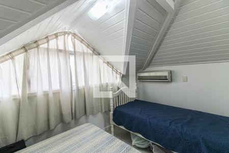 Casa de condomínio para alugar com 430m², 7 quartos e 2 vagasSótão Quarto