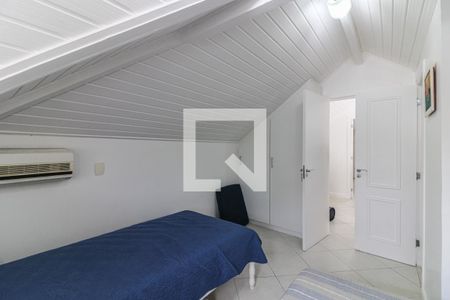 Casa de condomínio para alugar com 430m², 7 quartos e 2 vagasSótão Quarto