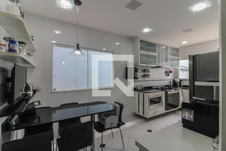 Casa de condomínio para alugar com 430m², 7 quartos e 2 vagasCozinha