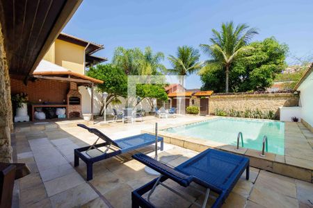 Casa de condomínio à venda com 493m², 4 quartos e 2 vagas Casa de condomínio à venda com 493m², 4 quartos e 2 vagasQuintal