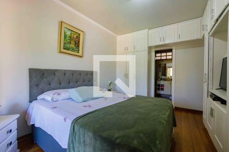 Casa de condomínio à venda com 493m², 4 quartos e 2 vagas Casa de condomínio à venda com 493m², 4 quartos e 2 vagasSuíte 2