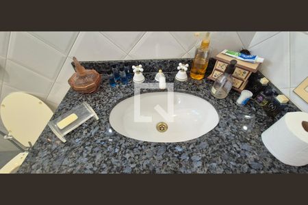 Casa de condomínio à venda com 550m², 4 quartos e 3 vagas Casa de condomínio à venda com 550m², 4 quartos e 3 vagasBanheiro do quarto 1